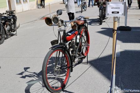 Mednarodna revija starodobnikov v Kamnik privabila ljubitelje klasičnih vozil (54)